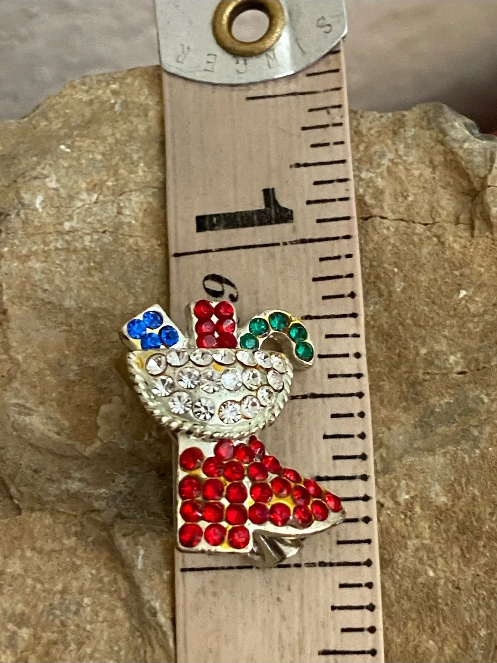 5/$10❤️❤️❤️NeW Handmade Crystal-Embellished Santa Boot Mini Broach